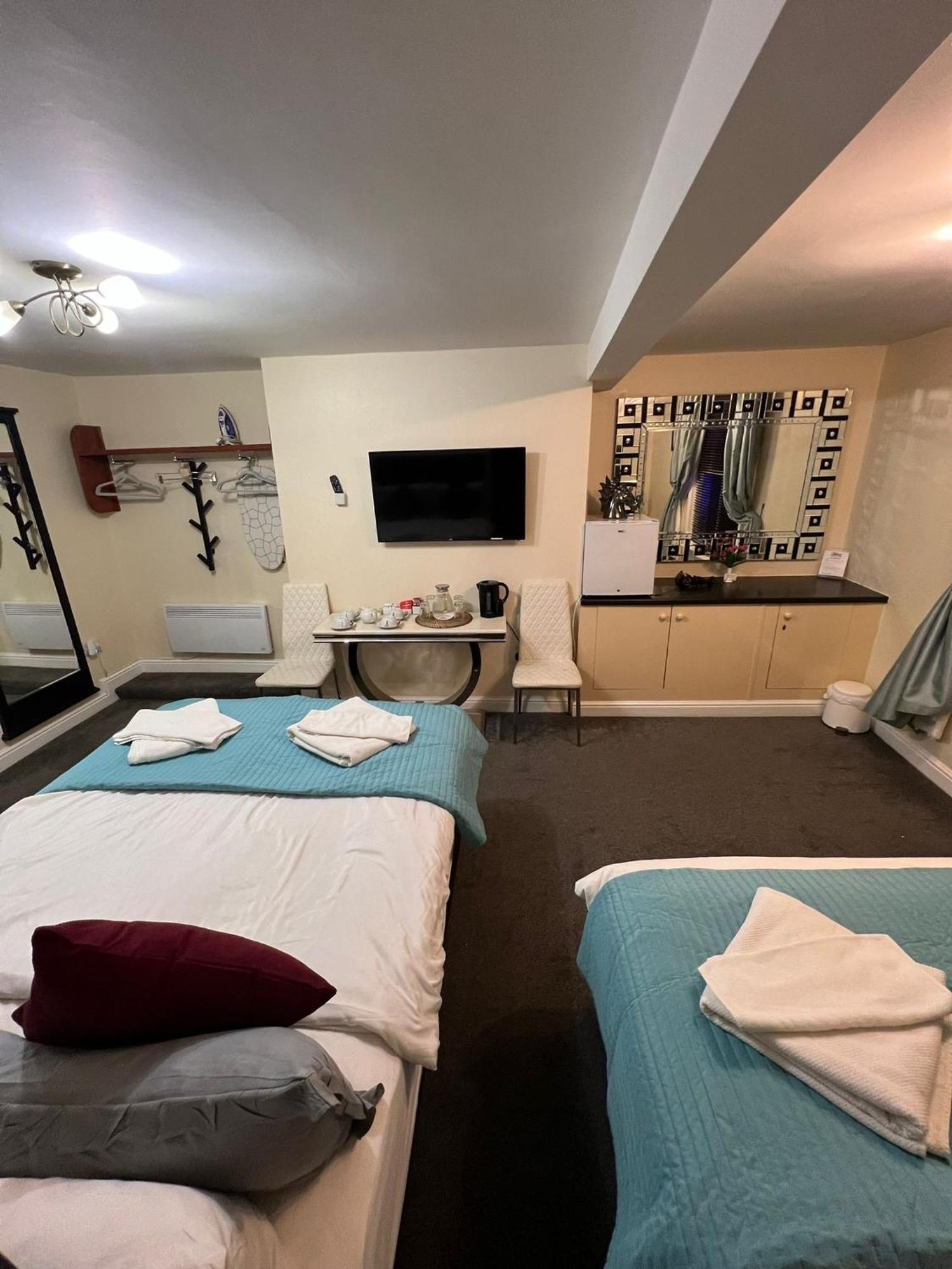 Abbey Holiday Accommodation Уитби Екстериор снимка