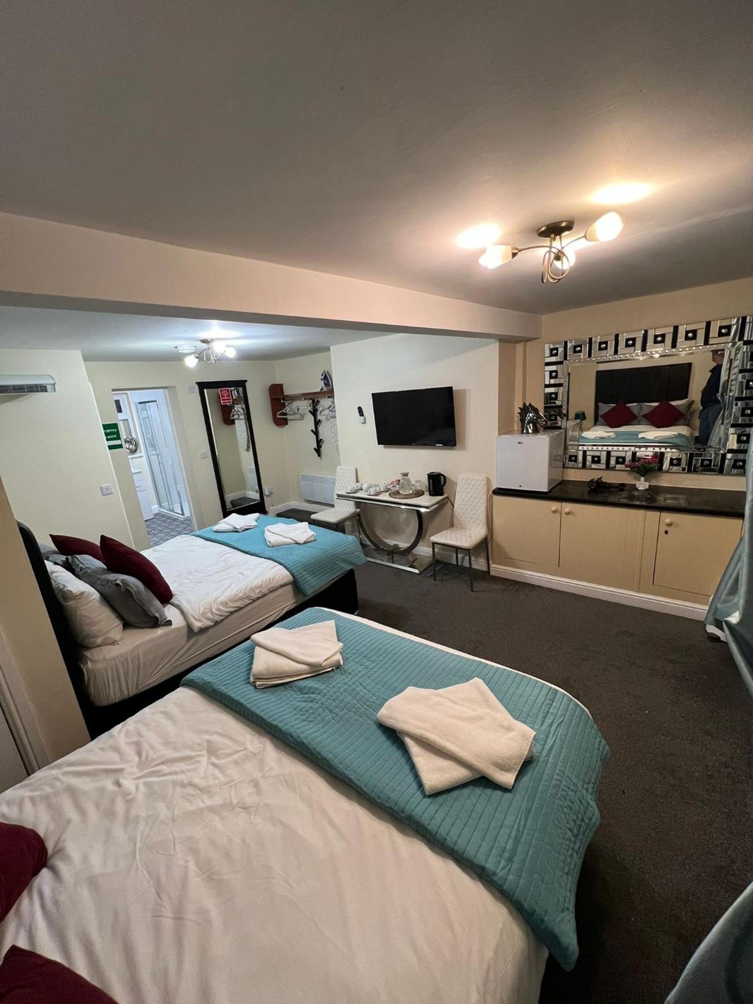 Abbey Holiday Accommodation Уитби Екстериор снимка